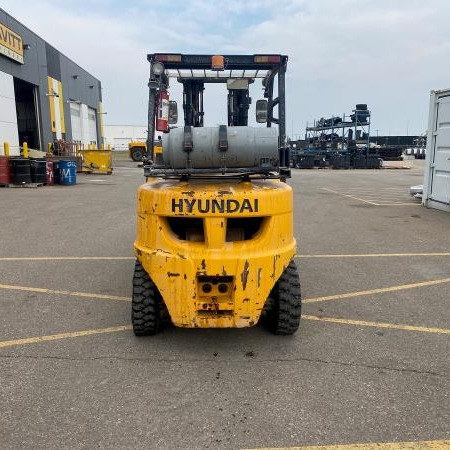 Used 2018 HYUNDAI 40L-7A Pneumatic Tire Forklift for sale in Red Deer Alberta