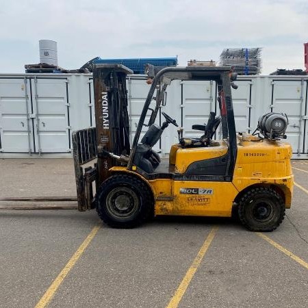 Used 2018 HYUNDAI 40L-7A Pneumatic Tire Forklift for sale in Red Deer Alberta