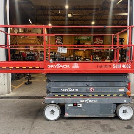 Used 2015 SKYJACK SJ4632 Scissor Lift for sale in Langley British Columbia