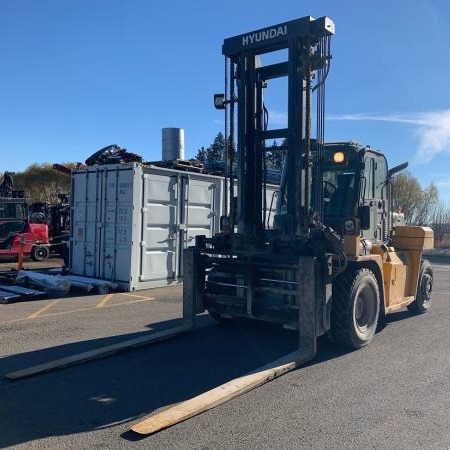 Used 2018 HYUNDAI 110D-9 Pneumatic Tire Forklift for sale in Red Deer Alberta