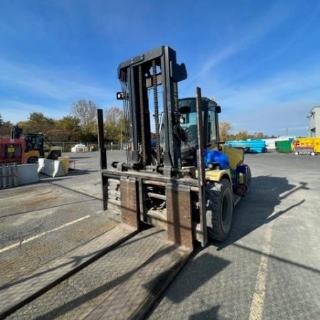 Used 2011 HOIST P360 Pneumatic Tire Forklift for sale in Lachine Quebec