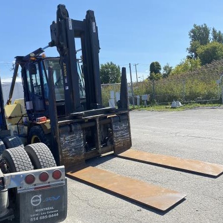 Used 2011 HOIST P360 Pneumatic Tire Forklift for sale in Lachine Quebec