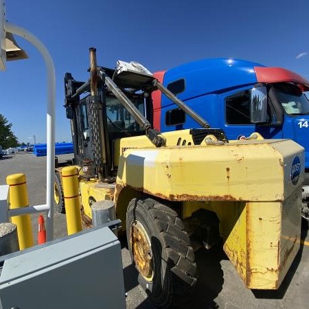 Used 2011 HOIST P360 Pneumatic Tire Forklift for sale in Lachine Quebec