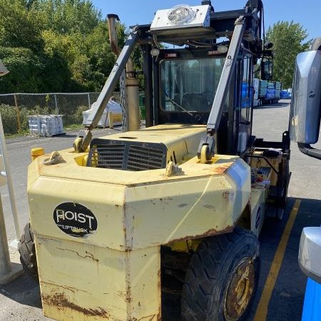 Used 2011 HOIST P360 Pneumatic Tire Forklift for sale in Lachine Quebec