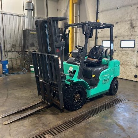 Used 2017 MITSUBISHI FG25N Pneumatic Tire Forklift for sale in Red Deer Alberta