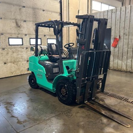 Used 2017 MITSUBISHI FG25N Pneumatic Tire Forklift for sale in Red Deer Alberta