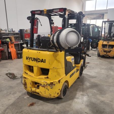 Used 2017 HYUNDAI 25LC-7A Cushion Tire Forklift for sale in Rosser Manitoba