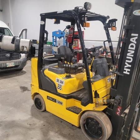 Used 2017 HYUNDAI 25LC-7A Cushion Tire Forklift for sale in Rosser Manitoba