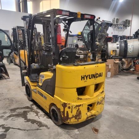 Used 2017 HYUNDAI 25LC-7A Cushion Tire Forklift for sale in Rosser Manitoba