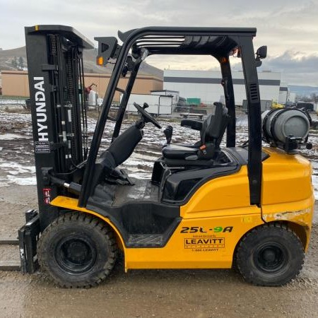 Used 2021 HYUNDAI 25L-9A Pneumatic Tire Forklift for sale in Kelowna British Columbia