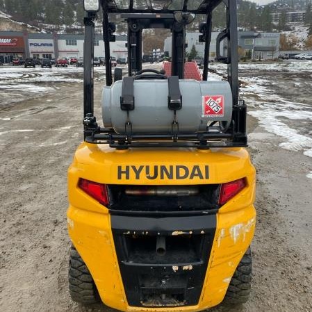 Used 2021 HYUNDAI 25L-9A Pneumatic Tire Forklift for sale in Kelowna British Columbia