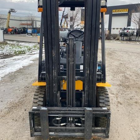 Used 2021 HYUNDAI 25L-9A Pneumatic Tire Forklift for sale in Kelowna British Columbia