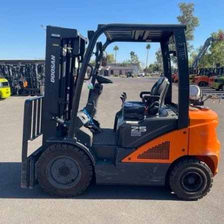 Used 2022 DOOSAN G25N-7 Pneumatic Tire Forklift for sale in Phoenix Arizona