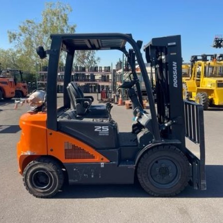 Used 2022 DOOSAN G25N-7 Pneumatic Tire Forklift for sale in Phoenix Arizona