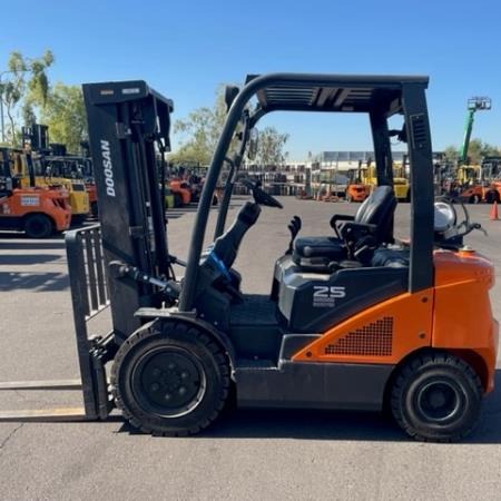 Used 2022 DOOSAN G25N-7 Pneumatic Tire Forklift for sale in Phoenix Arizona