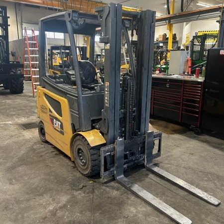 Used 2016 CAT 2EPC5000 Electric Forklift for sale in Red Deer Alberta