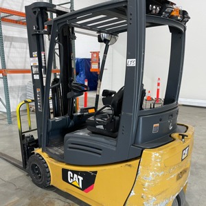 Used 2016 CAT 2ET4000 Electric Forklift for sale in Coquitlam British Columbia