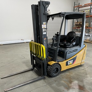 Used 2016 CAT 2ET4000 Electric Forklift for sale in Coquitlam British Columbia