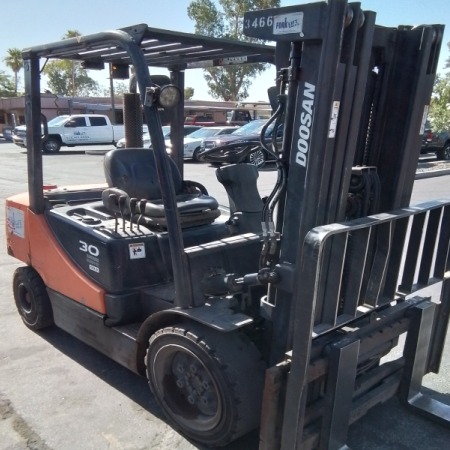 Used 2002 TAYLOR THD160 Pneumatic Tire Forklift for sale in Langley British Columbia