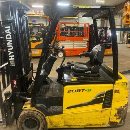 Used 2017 HYUNDAI 20BT-9 Electric Forklift for sale in Stratford Ontario