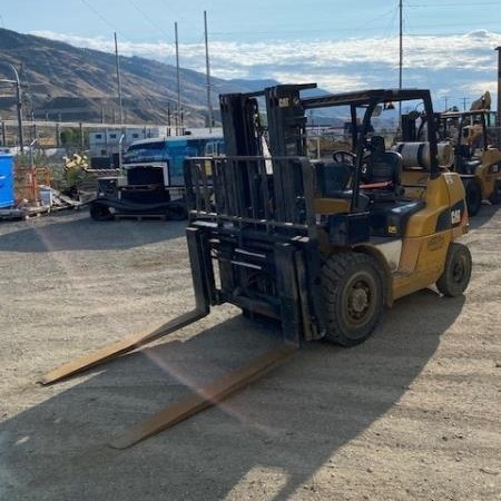 Used 2015 HYUNDAI 80D-9 Pneumatic Tire Forklift for sale in Prince George British Columbia