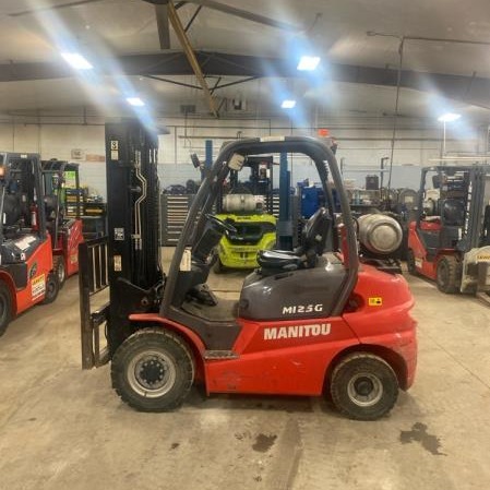 Used 2018 HYUNDAI 70D-9 Pneumatic Tire Forklift for sale in Red Deer Alberta