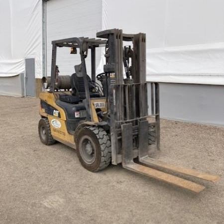 Used 2017 CAT GP30N5 Pneumatic Tire Forklift for sale in Regina Saskatchewan