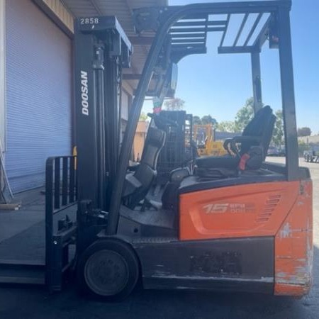 Used 2020 CLARK ECX25 Electric Forklift for sale in Brampton Ontario