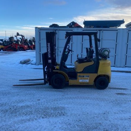 Used 2017 HYUNDAI 25L-7M Pneumatic Tire Forklift for sale in Red Deer Alberta