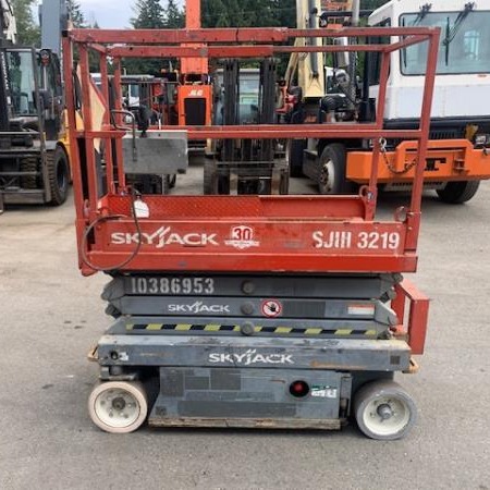 Used 2015 SKYJACK SJ3219 Scissor Lift for sale in Langley British Columbia