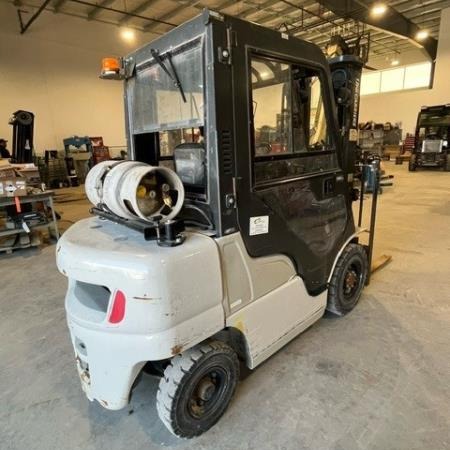 Used 2017 UNICARRIERS PF50LP Pneumatic Tire Forklift for sale in Rosser Manitoba