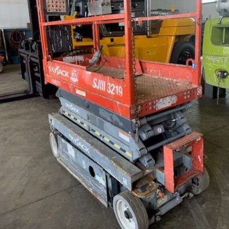 Used 2015 SKYJACK SJ3219 Scissor Lift for sale in Cambridge Ontario