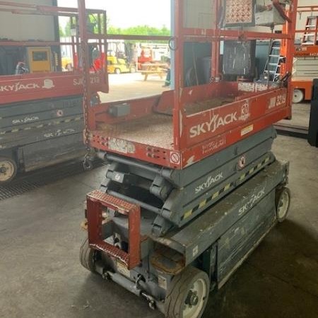 Used 2015 SKYJACK SJ3219 Scissor Lift for sale in Cambridge Ontario