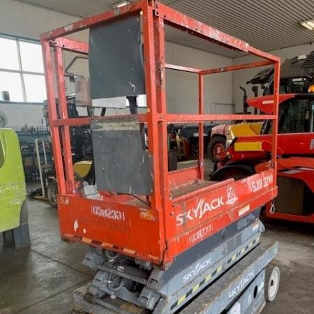 Used 2015 SKYJACK SJ3219 Scissor Lift for sale in Cambridge Ontario