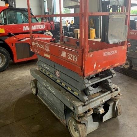 Used 2015 SKYJACK SJ3219 Scissor Lift for sale in Cambridge Ontario