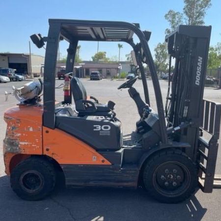 Used 2019 DOOSAN G30N-7 Pneumatic Tire Forklift for sale in Phoenix Arizona