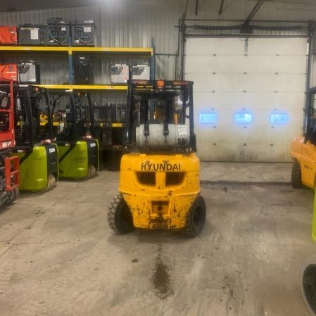 Used 2018 HYUNDAI 25L-7A Pneumatic Tire Forklift for sale in Stratford Ontario