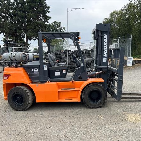 Used 2019 DOOSAN G70S-5 Pneumatic Tire Forklift for sale in Tukwila Washington