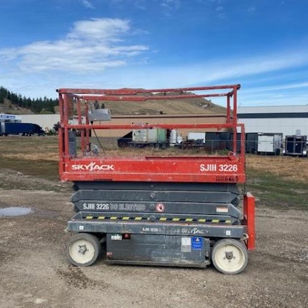 Used 2021 SKYJACK SJIII3226 Scissor Lift for sale in Kelowna British Columbia