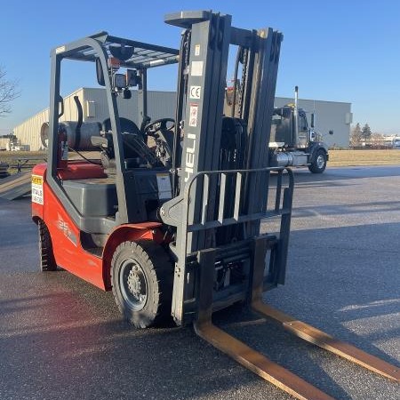 Used 2017 HYUNDAI 70D-9 Pneumatic Tire Forklift for sale in Langley British Columbia