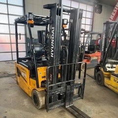 Used 2019 HYUNDAI 20BT-9 Electric Forklift for sale in Kitchener Ontario