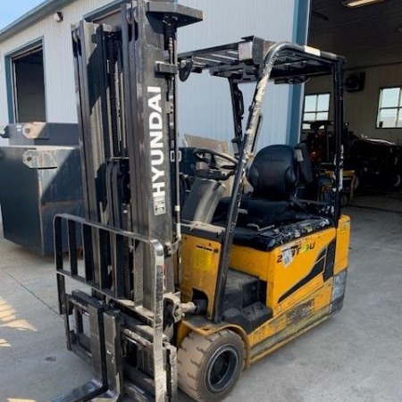 Used 2022 HYUNDAI 20BT-9U Electric Forklift for sale in Kitchener Ontario