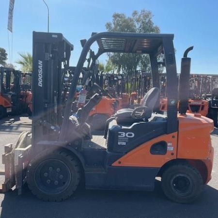 Used 2021 DOOSAN D30S-7 Pneumatic Tire Forklift for sale in Phoenix Arizona