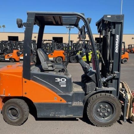 Used 2021 DOOSAN D30S-7 Pneumatic Tire Forklift for sale in Phoenix Arizona