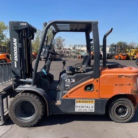 Used 2019 DOOSAN D45S-7 Pneumatic Tire Forklift for sale in Phoenix Arizona