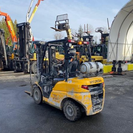 Used 2021 HYUNDAI 25L-9A Pneumatic Tire Forklift for sale in Langley British Columbia