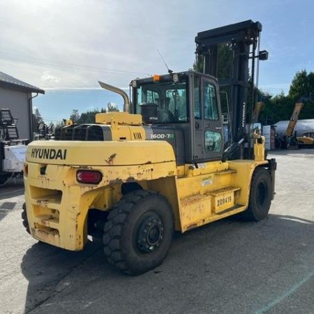 Used 2016 HYUNDAI 160D-7A Pneumatic Tire Forklift for sale in Langley British Columbia