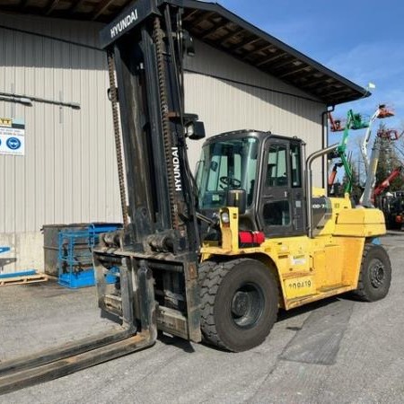 Used 2016 HYUNDAI 160D-7A Pneumatic Tire Forklift for sale in Langley British Columbia