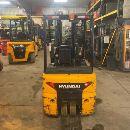 Used 2018 HYUNDAI 20BT-9 Electric Forklift for sale in Stratford Ontario