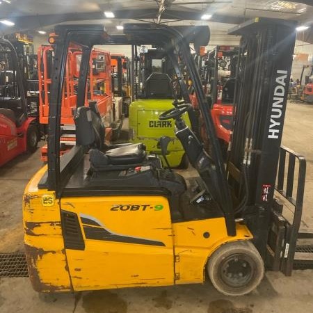 Used 2018 HYUNDAI 20BT-9 Electric Forklift for sale in Stratford Ontario